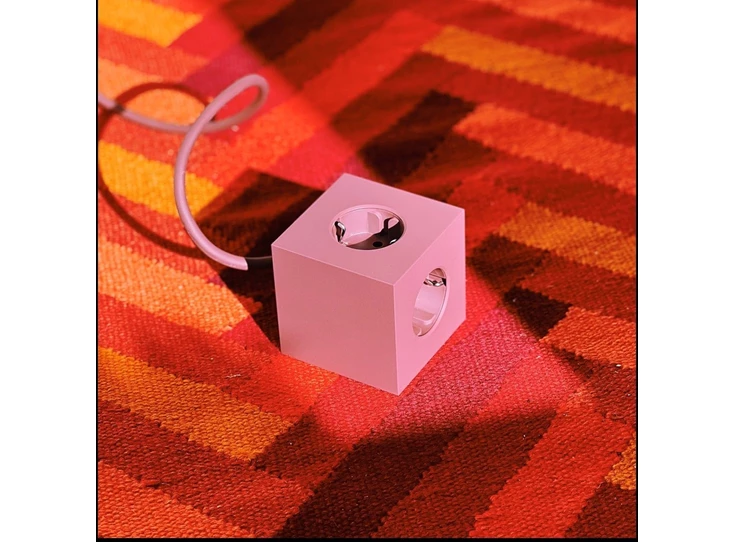 Avolt-stekkerdoos-2-USB-poort-magneet-old-pink
