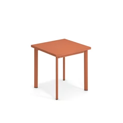 Emu-Star-tafel-70x70cm-maple-red