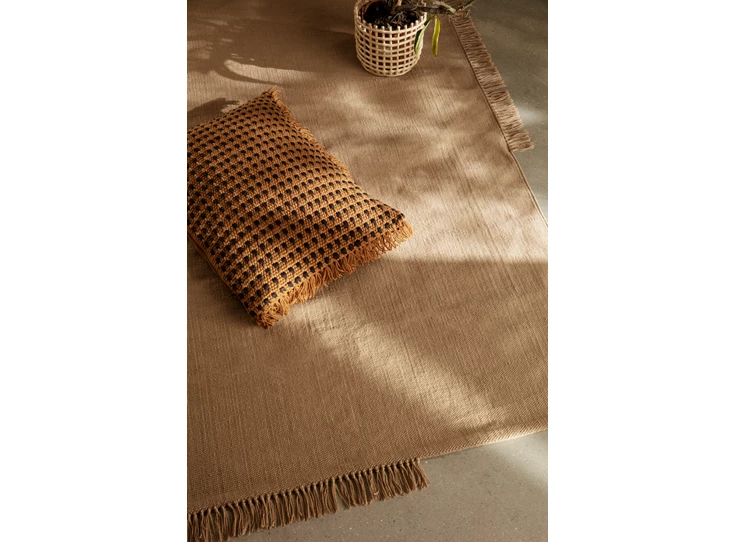 Ferm-Living-Hem-Rug-tapijt-in-outdoor-200x140cm-sand