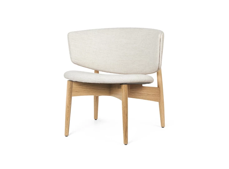 Ferm-Living-Herman-lounge-chair-upholstered-zithoogte-43cm-base-natural-oak-seat-boucle-off-white