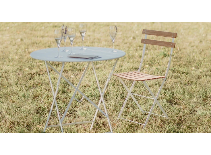 Collection-Bistro-de-Fermob-chaise-et-table-pliantes