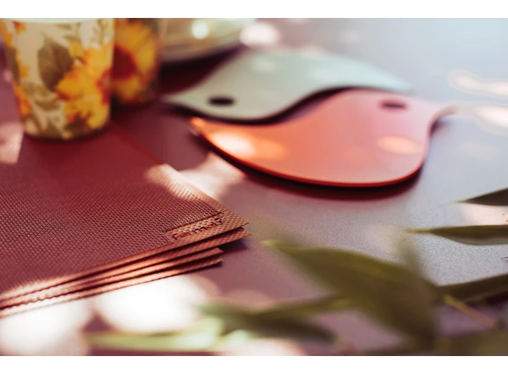 Fermob-placemat-45x35cm-stereo-ocre-rouge