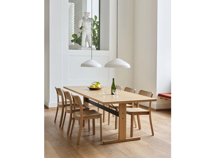 Hay-Passerelle-tafel-200x90x74cm-lacquered-oak-incl-zwarte-crossbar