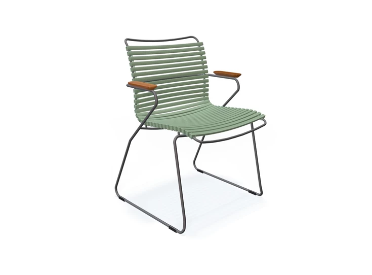 Houe-Click-stoel-met-armleuning-in-bamboo-zitting-dusty-green