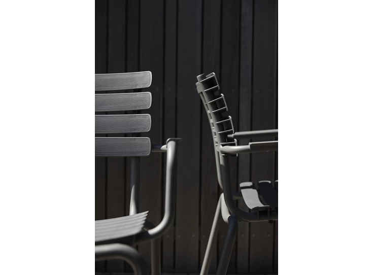 Houe-ReClips-stoel-met-armleuning-zwart