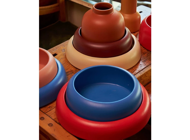 Raawii-Omar-bowl-02-D308cm-H63cm-electric-blue