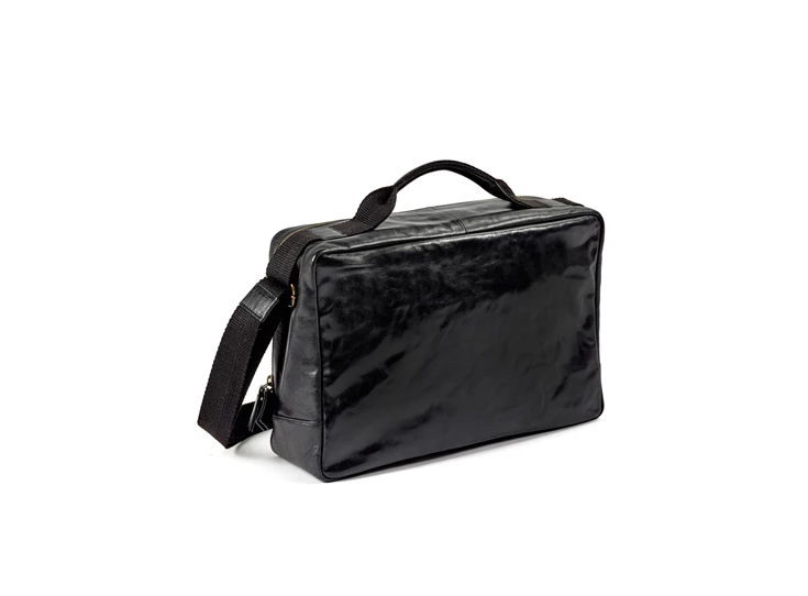 Serax-Bea-Mombaers-laptop-bag-S-26x38x115cm-zwart