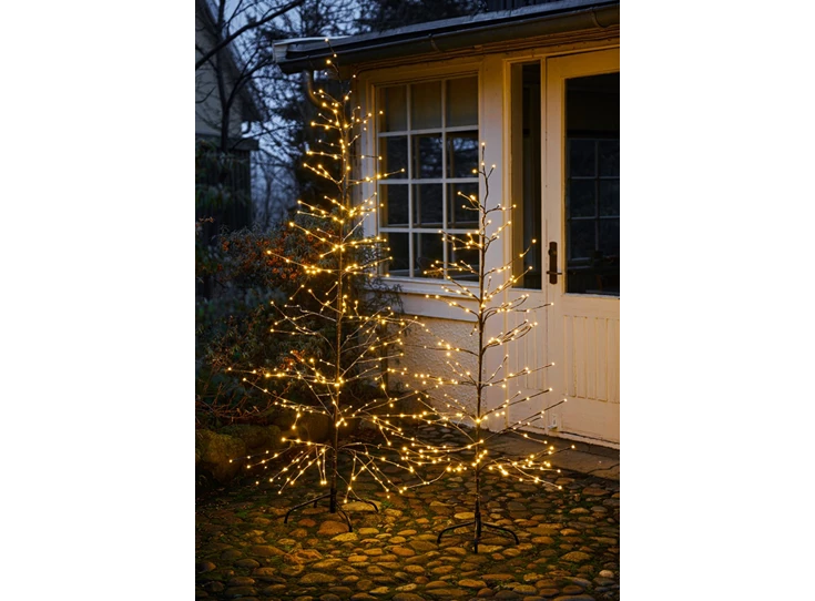 Sirius-Isaac-kerstboom-in-outdoor-H16m-228leds