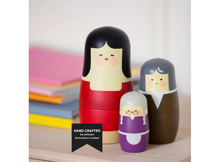 Spring-Copenhagen-Expressions-Nesting-dolls-set-van-3-mothers