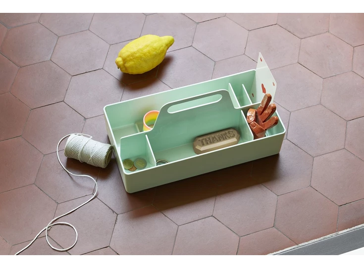 Vitra-Toolbox-RE-wit